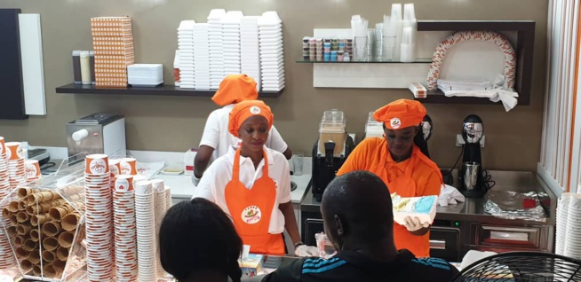 Modou Lo chez le N°1 du Glacier mondial MAMMAMIA est désormais disponible chez Katia en face station Shell de Ngor aux Almadies