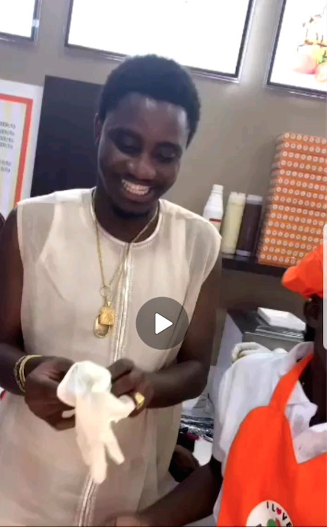 VIDÉO: WALY SECK et Serigne Ngagne ont repondu à l'ouverture du N°1 du glacier Mamamia chez KATIA. VIDÉO: WALY SECK et Serigne Ngagne ont repondu à l'ouverture du N°1 du glacier Mamamia chez KATIA.