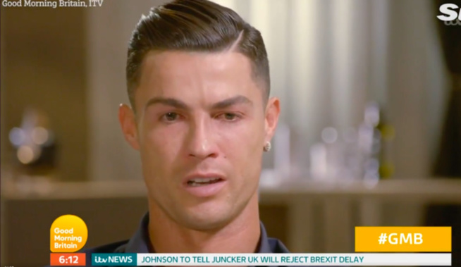 Emu par des images de son père disparu, Cristiano Ronaldo fond en larmes: "Je n'ai jamais eu une vraie conversation avec lui"