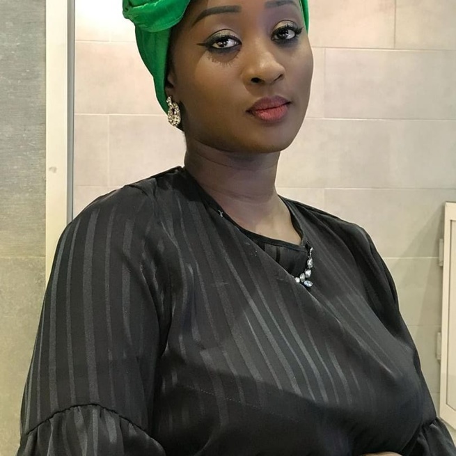 Nafi l’épouse de MOMO au meilleure de sa forme, en mode Relax
