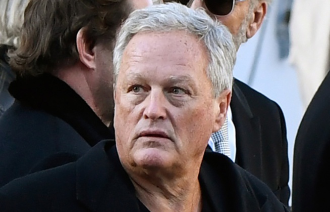 Dix mois de prison ferme requis contre le père de Laeticia Hallyday, jugé pour violences Dix mois de prison ferme requis contre le père de Laeticia Hallyday, jugé pour violences