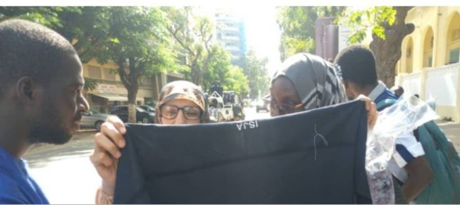 Institution Jeanne d’Arc : Voici les nouveaux foulards imprimés proposés aux voilées. Institution Jeanne d’Arc : Voici les nouveaux foulards imprimés proposés aux voilées.