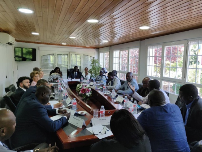 Amadou Bâ et son homologue espagnol lors de la signature d’accord de coopération à l’occasion de la 2e session de consultations politiques Amadou Bâ et son homologue espagnol lors de la signature d’accord de coopération à l’occasion de la 2e session de consultations politiques