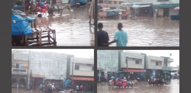 Grand-Yoff: la pluie transforme le quartier en marigot, les charretiers imposent leur diktat