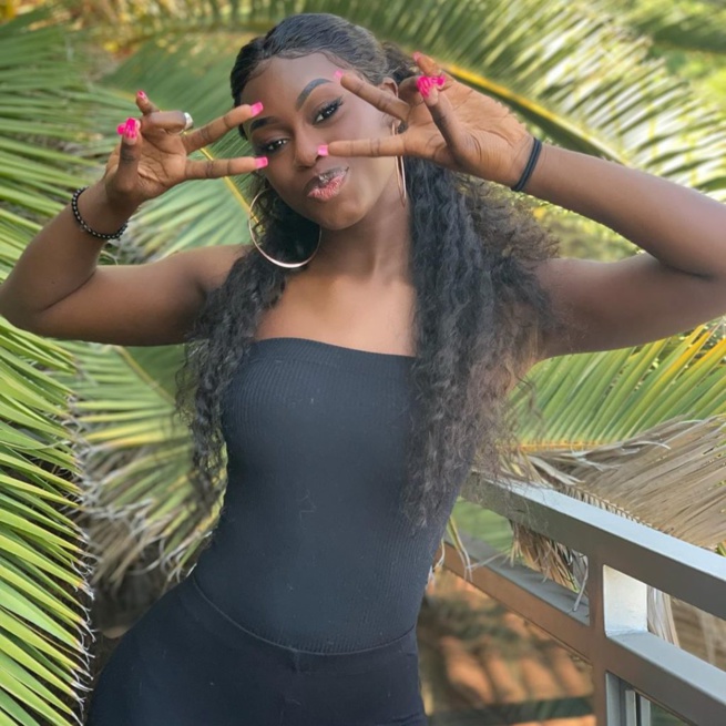 Mame Diarra « Sen Petit Gallé » chauffe ses followers avec ses clishés torrides Mame Diarra « Sen Petit Gallé » chauffe ses followers avec ses clishés torrides