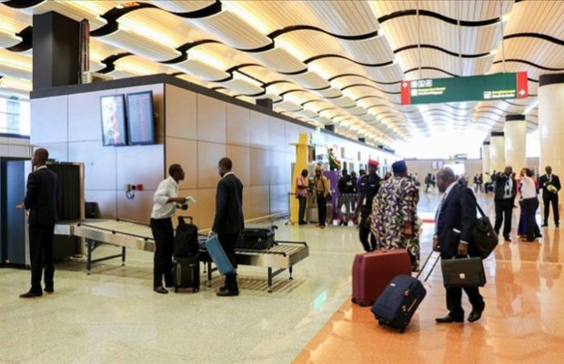Vol à l’AIBD : Un agent de la Tsa trahi par les caméras de surveillance Vol à l’AIBD : Un agent de la Tsa trahi par les caméras de surveillance