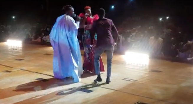 Guichet fermé au grand theatre: Momo Dieng retrouve son frère Pama Dieng sur scène avec fierté. Guichet fermé au grand theatre: Momo Dieng retrouve son frère Pama Dieng sur scène avec fierté.