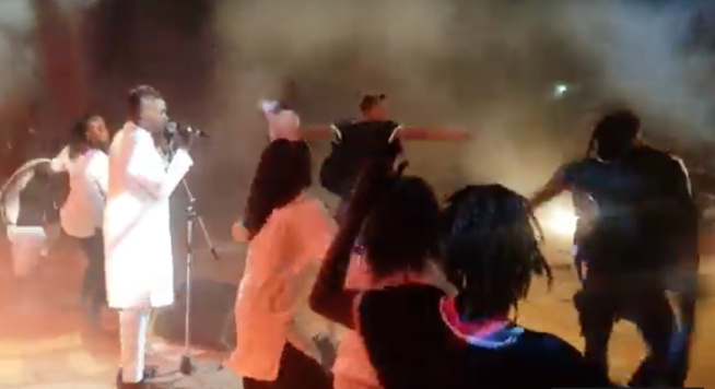 Magique et spectaculaire, Pama Dieng à guichet fermé, respecte sa promesse. Je vous l'avais promis c'est fait grâce à dieu Magique et spectaculaire, Pama Dieng à guichet fermé, respecte sa promesse. Je vous l'avais promis c'est fait grâce à dieu