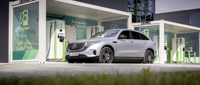 Mercedes condamné à payer 870 millions d'amende pour des moteurs truqués Mercedes condamné à payer 870 millions d'amende pour des moteurs truqués