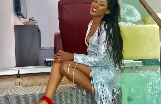 Queen Biz s’affiche en tenue aguicheuse Queen Biz s’affiche en tenue aguicheuse