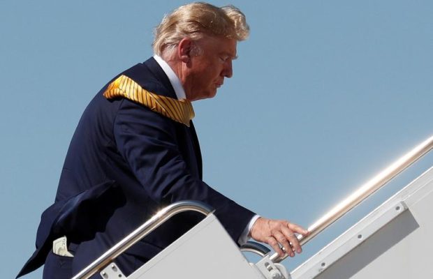 Donald Trump voyage avec des billets plein la poche: “Je n’utilise plus de carte de crédit” Donald Trump voyage avec des billets plein la poche: “Je n’utilise plus de carte de crédit”