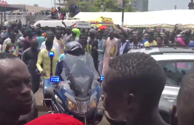 Vidéo – Un voleur dans la foule à Massalikul Jinan Vidéo – Un voleur dans la foule à Massalikul Jinan