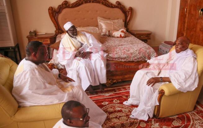 Les images les plus jolies entre un père qui retrouve son fils: Macky Sall et Abdoulaye Wade se retrouvent devant Serigne Mountaka Bachir à Massalikoul Djinane Les images les plus jolies entre un père qui retrouve son fils: Macky Sall et Abdoulaye Wade se retrouvent devant Serigne Mountaka Bachir à Massalikoul Djinane
