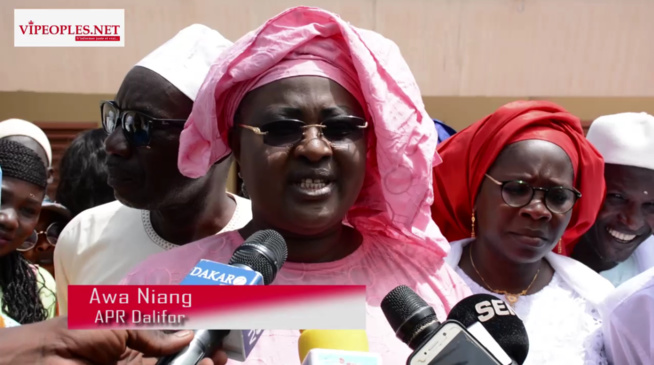 L'honorable député Awa Niang offrent des subventions au mouvement associative de Dalifor L'honorable député Awa Niang offrent des subventions au mouvement associative de Dalifor