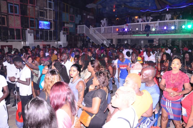 PENC MI: Un Waly Seck dynamique et rigoureux devant ses milliers de fans avant le 26 octobre à Paris sur scène. IMAGES PENC MI: Un Waly Seck dynamique et rigoureux devant ses milliers de fans avant le 26 octobre à Paris sur scène. IMAGES