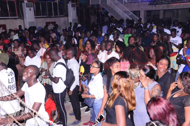 PENC MI: Un Waly Seck dynamique et rigoureux devant ses milliers de fans avant le 26 octobre à Paris sur scène. IMAGES