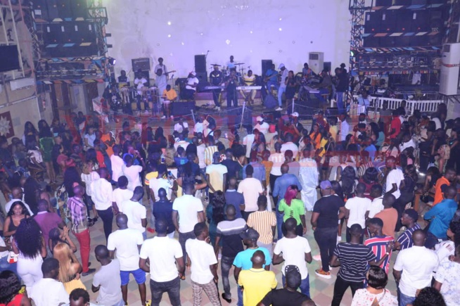 PENC MI: Un Waly Seck dynamique et rigoureux devant ses milliers de fans avant le 26 octobre à Paris sur scène. IMAGES