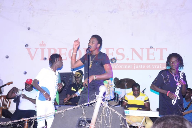PENC MI: Un Waly Seck dynamique et rigoureux devant ses milliers de fans avant le 26 octobre à Paris sur scène. IMAGES