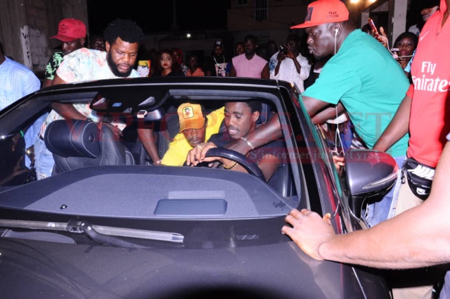 PENC MI: Un Waly Seck dynamique et rigoureux devant ses milliers de fans avant le 26 octobre à Paris sur scène. IMAGES