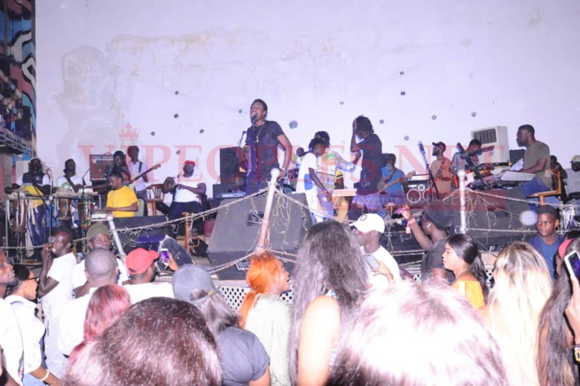 PENC MI: Un Waly Seck dynamique et rigoureux devant ses milliers de fans avant le 26 octobre à Paris sur scène. IMAGES