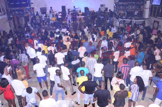 PENC MI: Un Waly Seck dynamique et rigoureux devant ses milliers de fans avant le 26 octobre à Paris sur scène. IMAGES