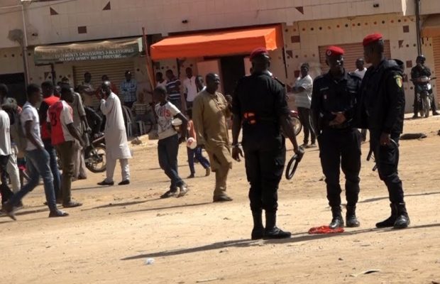 YEUMBEUL NORD: Un policier en civil brise la mâchoire d’un agent de sécurité de proximité YEUMBEUL NORD: Un policier en civil brise la mâchoire d’un agent de sécurité de proximité
