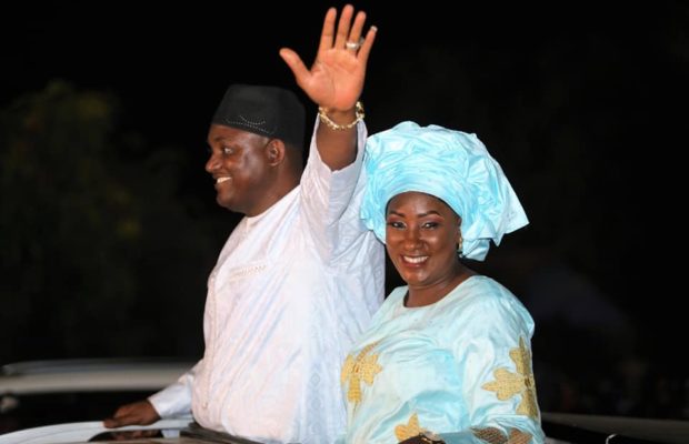 Le «Wax Waxeet» du Président Adama Barro crée la polémique en Gambie Le «Wax Waxeet» du Président Adama Barro crée la polémique en Gambie