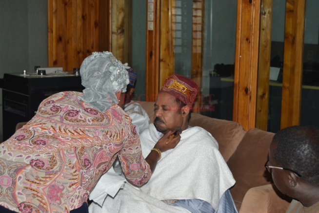 Dans les coulisses du tournage de l'émission magique Célébrité en ligne sur la 2STV tous les samedis à 22H Dans les coulisses du tournage de l'émission magique Célébrité en ligne sur la 2STV tous les samedis à 22H