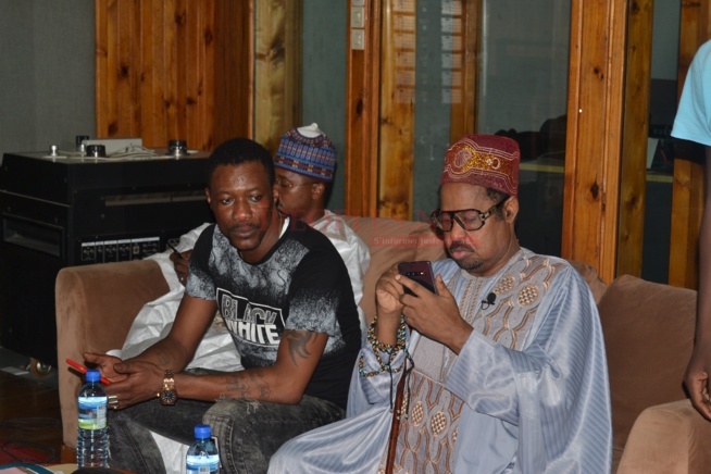 Dans les coulisses du tournage de l'émission magique Célébrité en ligne sur la 2STV tous les samedis à 22H Dans les coulisses du tournage de l'émission magique Célébrité en ligne sur la 2STV tous les samedis à 22H