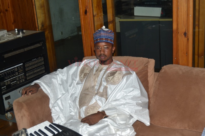 Dans les coulisses du tournage de l'émission magique Célébrité en ligne sur la 2STV tous les samedis à 22H Dans les coulisses du tournage de l'émission magique Célébrité en ligne sur la 2STV tous les samedis à 22H