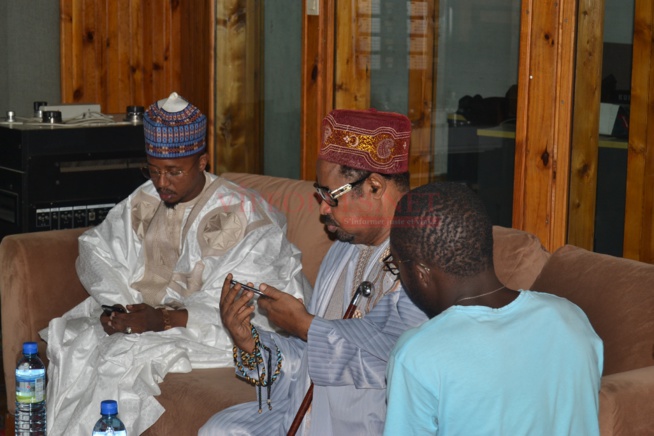 Dans les coulisses du tournage de l'émission magique Célébrité en ligne sur la 2STV tous les samedis à 22H Dans les coulisses du tournage de l'émission magique Célébrité en ligne sur la 2STV tous les samedis à 22H