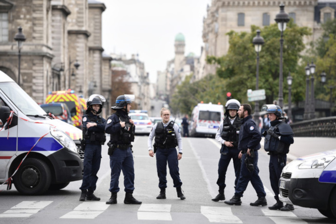 Attaque au couteau à Paris : qui est l'assaillant de la préfecture de police ? Attaque au couteau à Paris : qui est l'assaillant de la préfecture de police ?