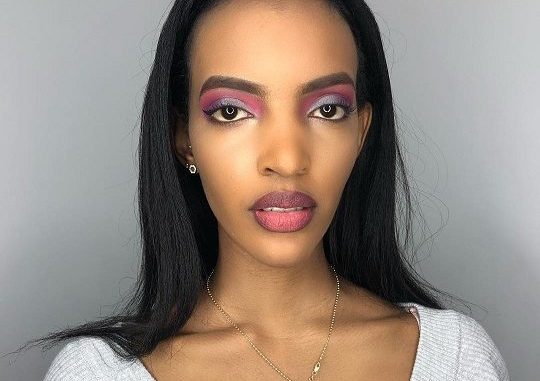 la fille d’Aliou Cissé, toute souriante affiche un Makeup à la perfection