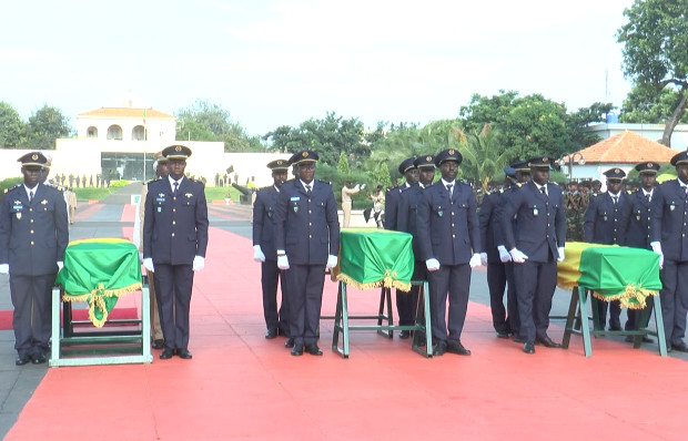 Le Sénégal rend hommage aux 3 Diambars, morts dans le crash d’un hélicoptère en Centrafrique Le Sénégal rend hommage aux 3 Diambars, morts dans le crash d’un hélicoptère en Centrafrique