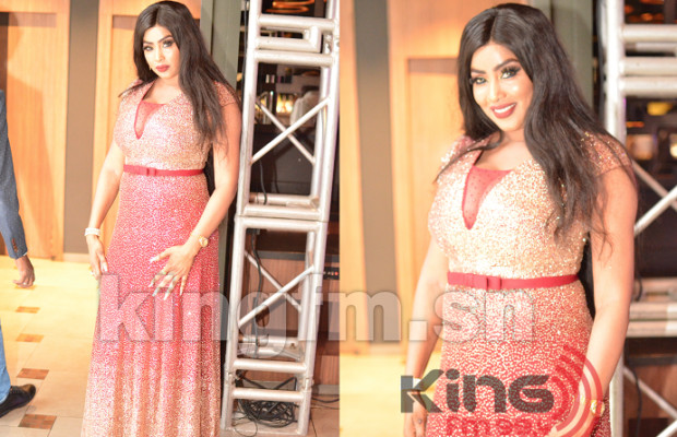Madame Sine Mame Sophie,la Femme de Kouthia, fait le déplacement pour souhaiter happy Birthday à Viviane Chidid Madame Sine Mame Sophie,la Femme de Kouthia, fait le déplacement pour souhaiter happy Birthday à Viviane Chidid
