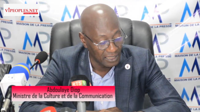 Discours du ministre de la culture et de la communication, Ablaye Diop sur l'assainissement de la presse en ligne avec le nouveau code de la presse et présentation des spécimen des nouveaux cartes de presse nationale.