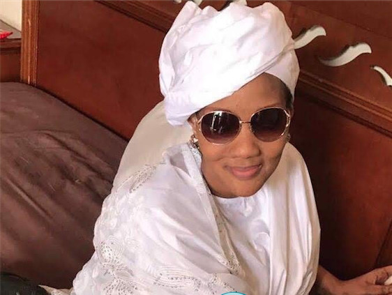 Découvrez la nouvelle épouse de Dr. Ahmed Khalifa Niasse, Sokhna Oumou Sy la fille cadette de Abdoul Aziz Sy Dabakh Découvrez la nouvelle épouse de Dr. Ahmed Khalifa Niasse, Sokhna Oumou Sy la fille cadette de Abdoul Aziz Sy Dabakh