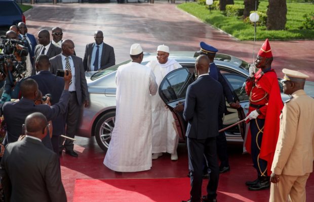 Me Abdoulaye Wade à Maïmouna Ndour Faye de la 7TV : « C’est pas parce que je vais voir Macky Sall que ça change grand chose » Me Abdoulaye Wade à Maïmouna Ndour Faye de la 7TV : « C’est pas parce que je vais voir Macky Sall que ça change grand chose »