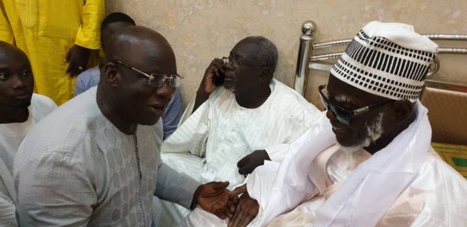Le Président Mbagnick Diop avec le Khalife Général des Mourides Serigne Mountakha à Touba.