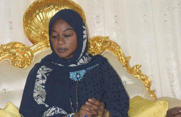 Sokhna Baly Mountaha: Nous avons la chance d’être de la famille de Serigne Touba et avons aussi la chance de travailler pour lui. Sokhna Baly Mountaha: Nous avons la chance d’être de la famille de Serigne Touba et avons aussi la chance de travailler pour lui.