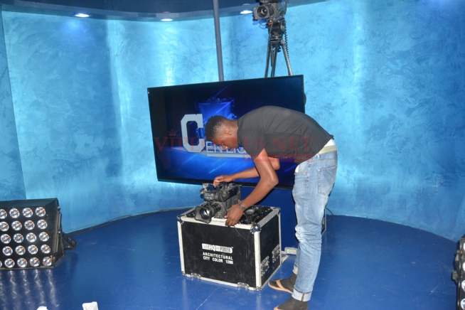 L'ex député Fatou Thiam, madame Djazaka dans les coulisses de Célébrité en Ligne sur la 2STV. L'ex député Fatou Thiam, madame Djazaka dans les coulisses de Célébrité en Ligne sur la 2STV.