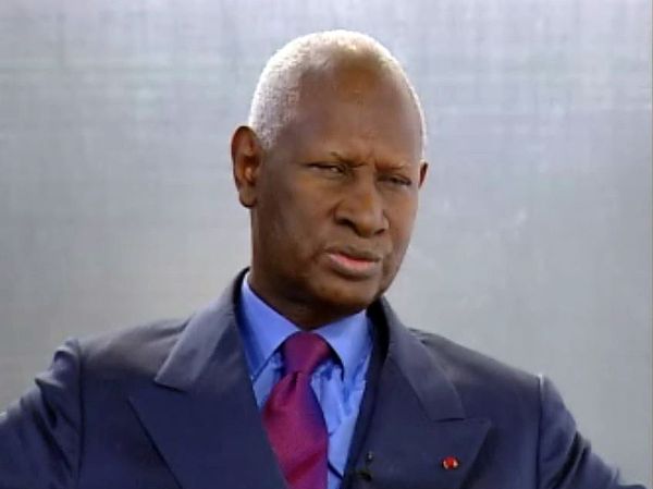 Un tweet funèbre annonce sa mort : Abdou Diouf est bien vivant