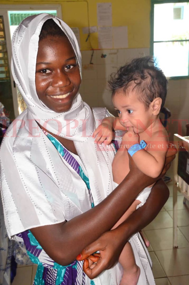 Les 57 images de remises de 10 000 Kits Scolaires aux établissements de Mbour et aux enfants de la poupeniére par l'Association Miroir Citoyenneté de feu Mamadou Diop. Les 57 images de remises de 10 000 Kits Scolaires aux établissements de Mbour et aux enfants de la poupeniére par l'Association Miroir Citoyenneté de feu Mamadou Diop.