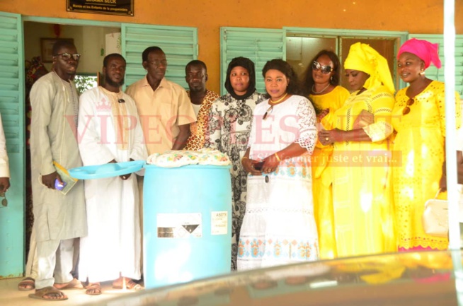 Les 57 images de remises de 10 000 Kits Scolaires aux établissements de Mbour et aux enfants de la poupeniére par l'Association Miroir Citoyenneté de feu Mamadou Diop.