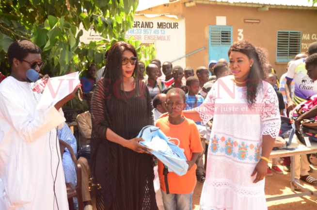 Les 57 images de remises de 10 000 Kits Scolaires aux établissements de Mbour et aux enfants de la poupeniére par l'Association Miroir Citoyenneté de feu Mamadou Diop.