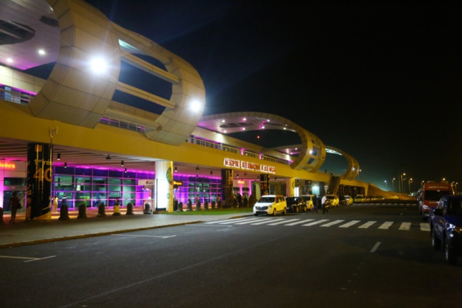 Octobre rose: Illumination de l’aérogare de l’aéroport Dakar Blaise Diagne en rose, pour interpeller… Octobre rose: Illumination de l’aérogare de l’aéroport Dakar Blaise Diagne en rose, pour interpeller…