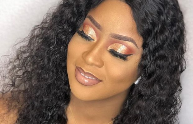 L’actrice Souadou toute souriante affiche un Makeup à la perfection L’actrice Souadou toute souriante affiche un Makeup à la perfection