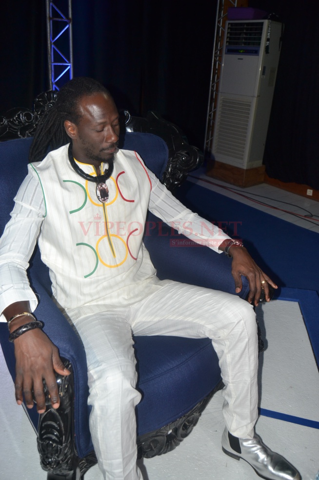 Dans les coulisses de votre émission magique sur la 2STV tous les samedi avec un Baye fall de la musique Dans les coulisses de votre émission magique sur la 2STV tous les samedi avec un Baye fall de la musique