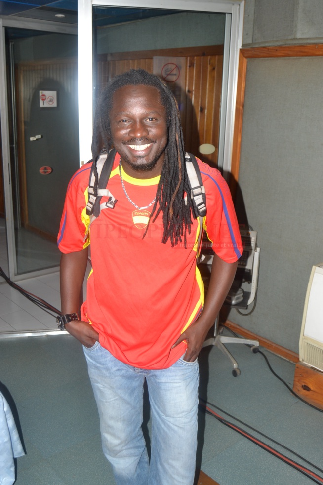 Dans les coulisses de votre émission magique sur la 2STV tous les samedi avec un Baye fall de la musique Dans les coulisses de votre émission magique sur la 2STV tous les samedi avec un Baye fall de la musique