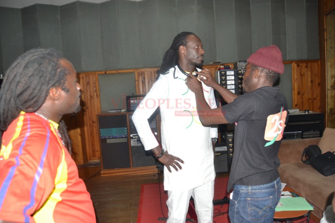 Dans les coulisses de votre émission magique sur la 2STV tous les samedi avec un Baye fall de la musique Dans les coulisses de votre émission magique sur la 2STV tous les samedi avec un Baye fall de la musique